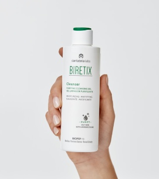 Gel limpiador purificante para piel grasa acneica Gel limpiador purificante para piel grasa acneica